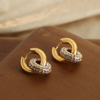 Pendientes Huggie brillantes de Donatella 