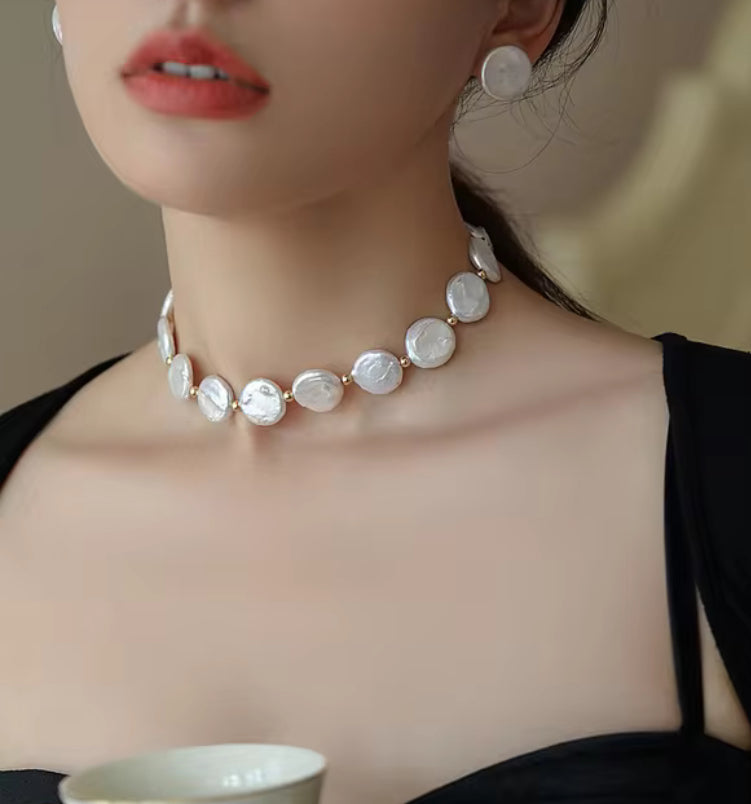 Valeria Pearl Necklace