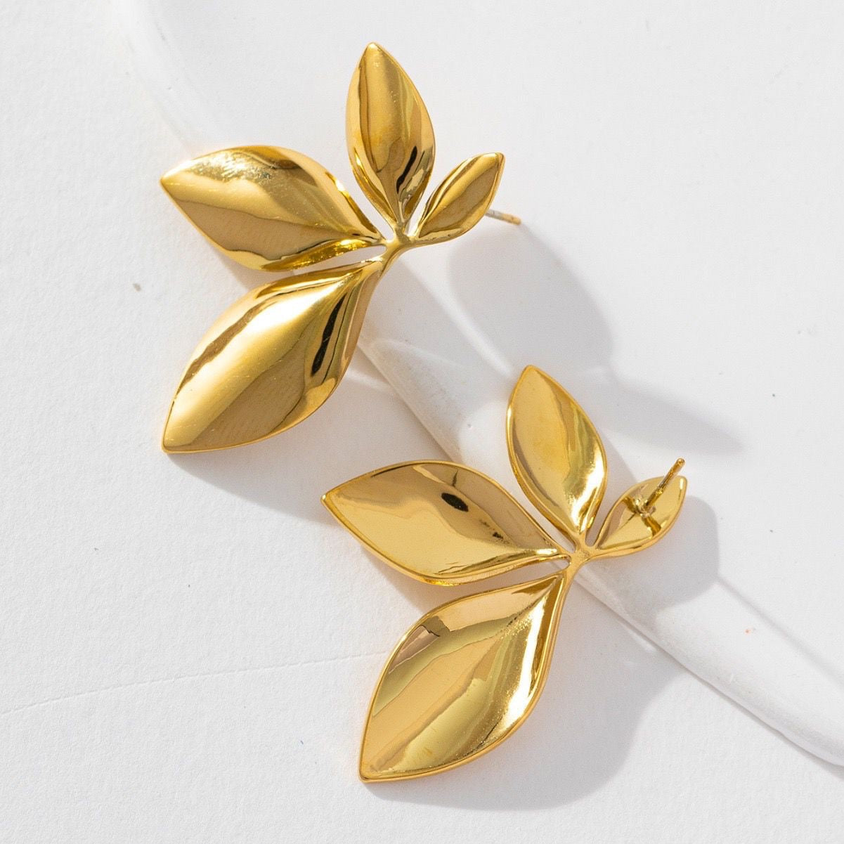 Neike Leaf Earrings