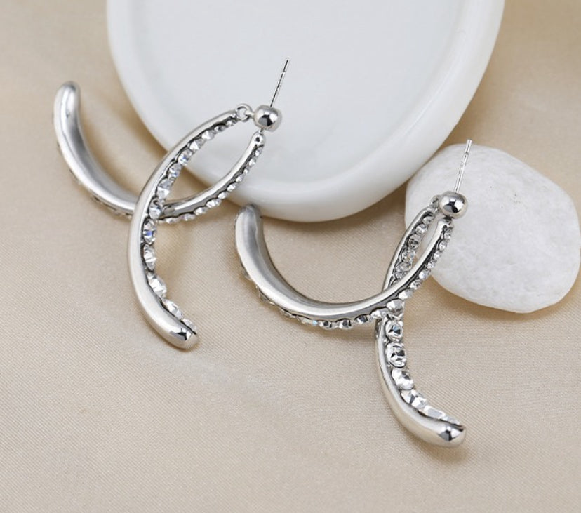 Anáis Cross Curved Earrings