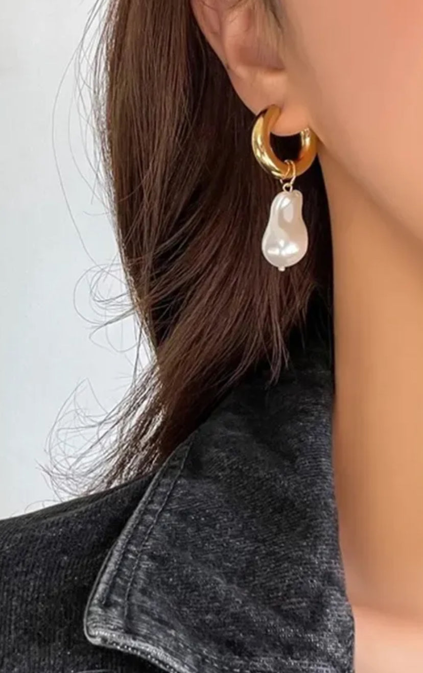 Eloise Pearl Earrings