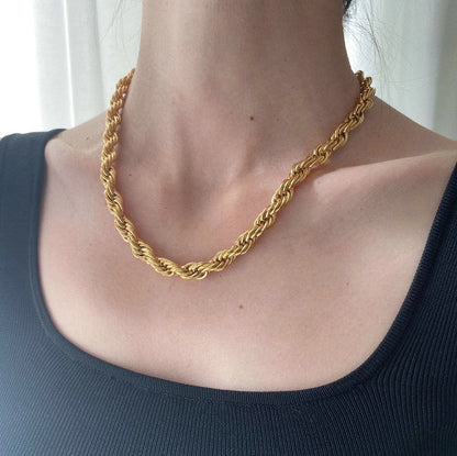 Collar de cadena de cuerda con clase