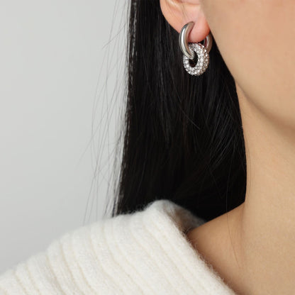 Pendientes Huggie brillantes de Donatella 